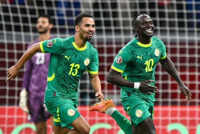 Unique buteur de la demi-finale entre le Sénégal et l’Egypte (1-0), Sadio Mané (à droite) a qualifié les Lions de la Teranga pour la finale de la Coupe d’Afrique des nations 2025, le 14 janvier 2026, à Tanger (Maroc).