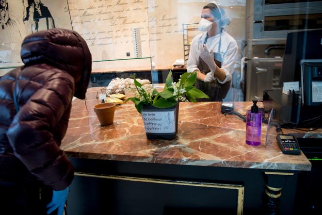 Dans une boulangerie, à Nantes, le 1ᵉʳ&nbsp;mai&nbsp;2020. 