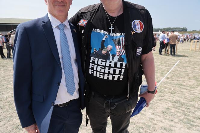 Lors de la « fête de la victoire », à Mormant-sur-Vernisson (Loiret), le 9 juin 2025, célébrant le score du Rassemblement national aux élections européennes de 2024 et la création d’un groupe au Parlement européen.