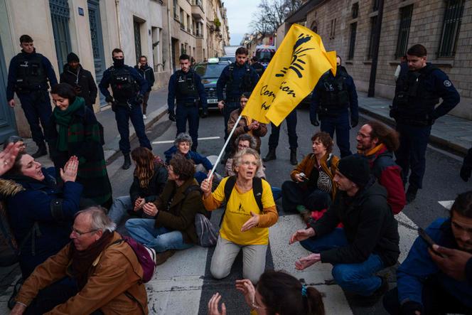 Demonstrators from the Confédération Paysanne against the EU-Mercosur trade agreement in front of the Ministry of Agriculture, in Paris, January 14, 2026.
