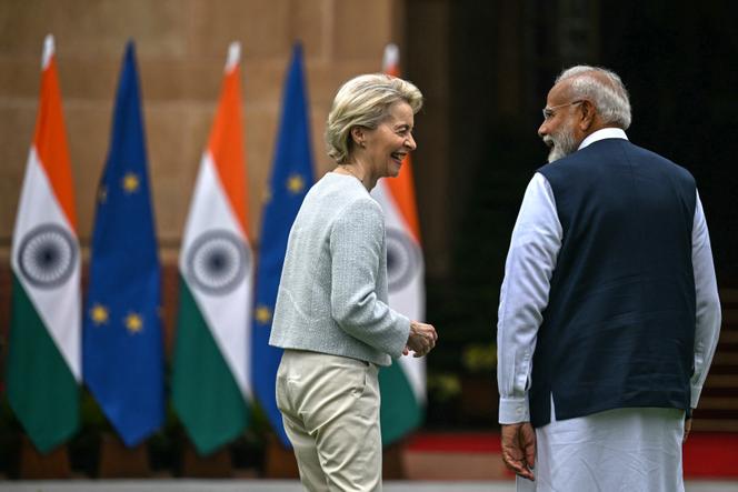 La présidente de la Commission européenne, Ursula von der Leyen (à gauche), et le premier ministre indien, Narendra Modi, à New Delhi, le 28 février 2025.