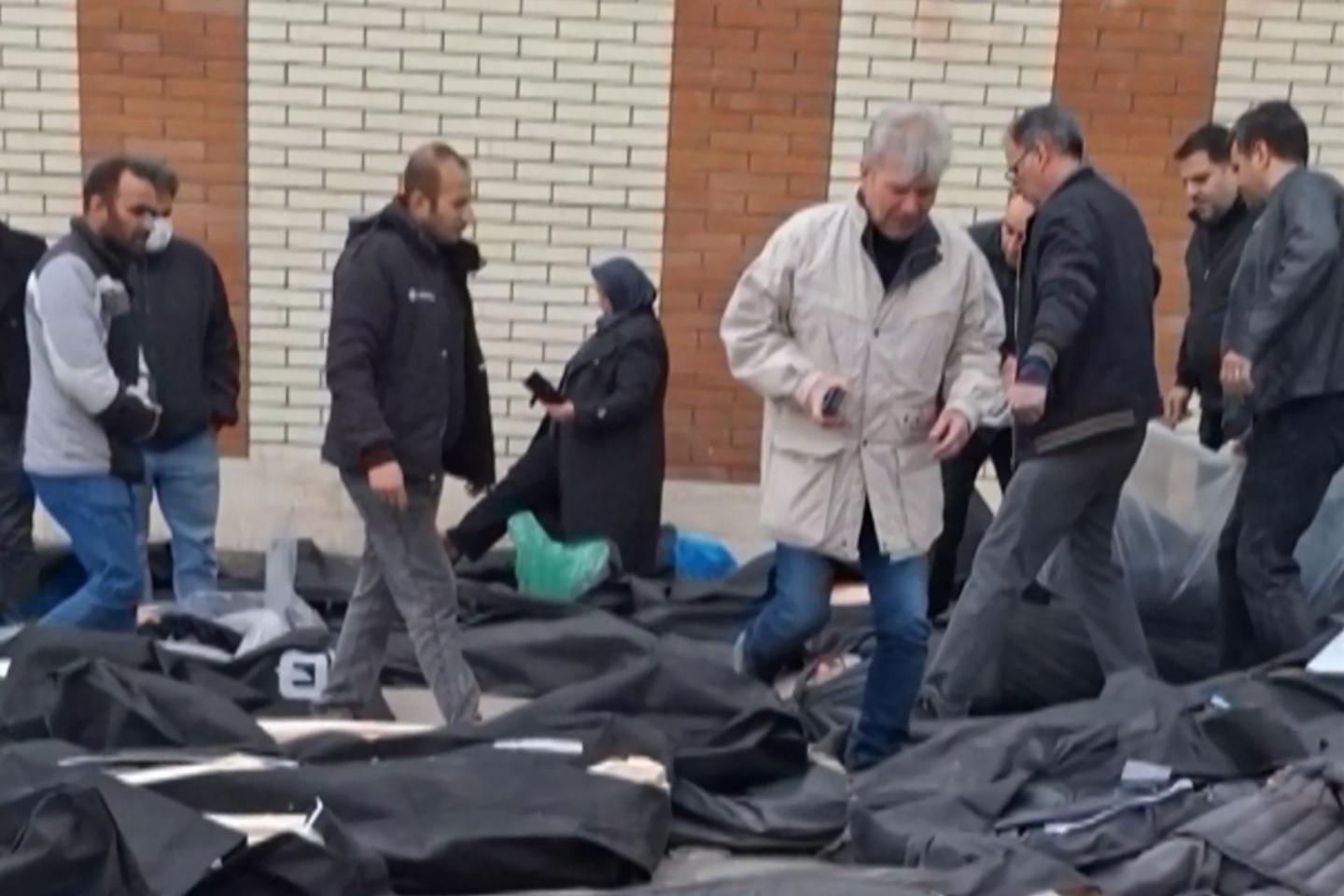 Iran : le régime dit avoir le contrôle de la situation, Donald Trump temporise sur une intervention américaine