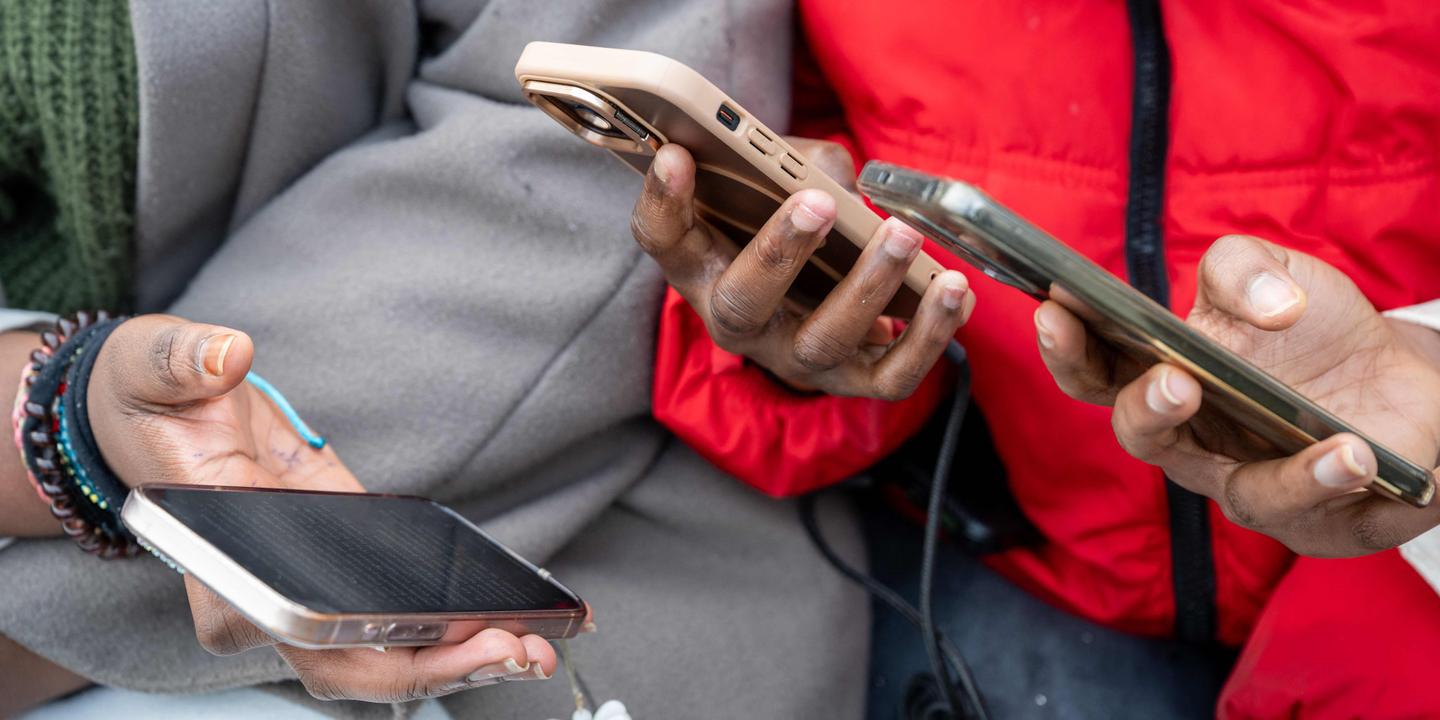 Interdiction des réseaux sociaux aux moins de 15 ans : la France doit retravailler son texte pour se conformer au droit européen