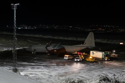 Un avion de type Hercules, de la force aérienne royale danoise, à l’aéroport de Nuuk, le 14&nbsp;janvier 2026.