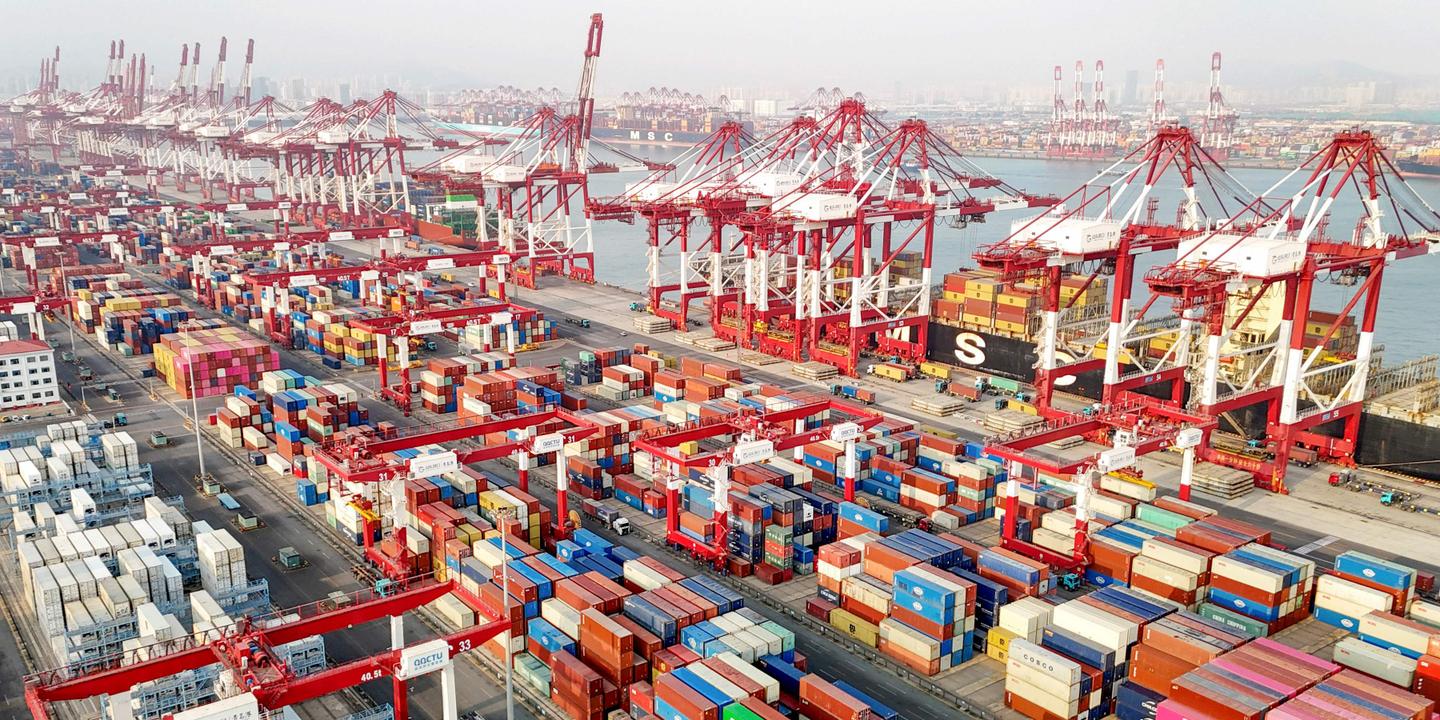 L’économie de la Chine est marquée par de profonds déséquilibres, avec une production et des exportations en hausse, et une consommation et une natalité en berne