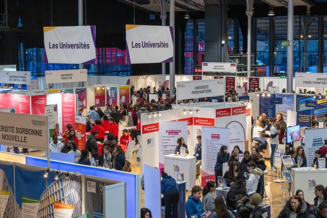 Sala de estudantes no Grande Halle de la Villette, em Paris, 10 de janeiro de 2026.