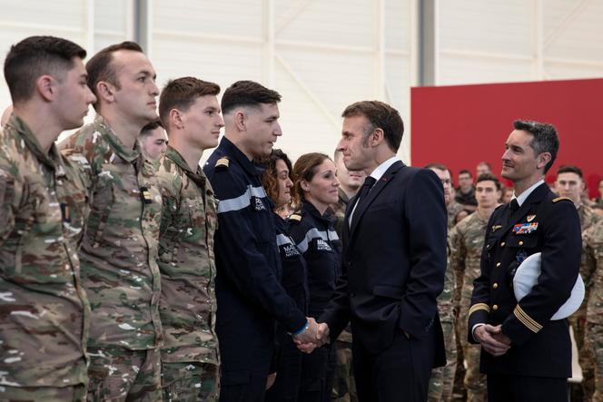 Le président de la République Emmanuel Macron, lors de sa visite à la base aérienne d’Istres (Bouches-du-Rhône), le 15 janvier 2026.