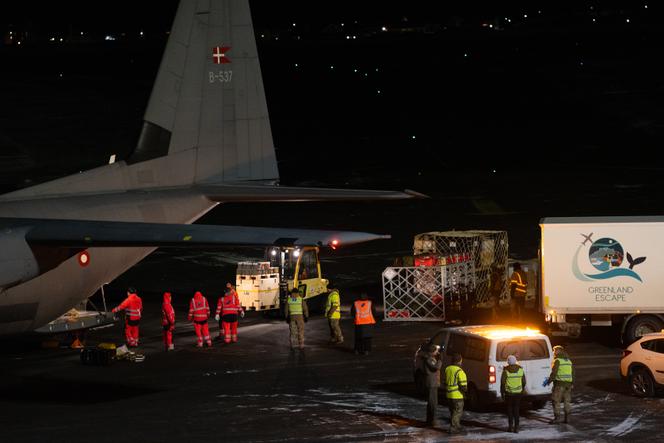 Un Hercules C-130 de la force aérienne royale danoise, sur l’aéroport de Nuuk, le 14 janvier 2026.