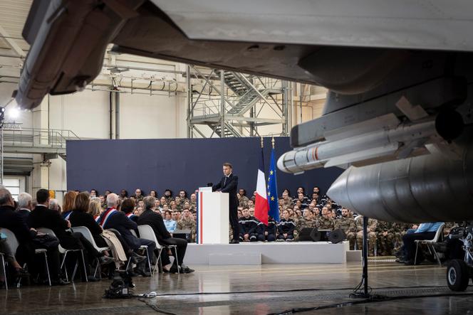 Emmanuel Macron sur la base aérienne d’Istres (Bouches-du-Rhône), le 15 janvier 2026.