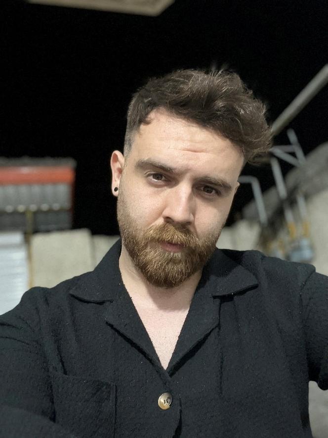 Erfan Soltani, arrêté lors de manifestations en Iran, prend un selfie dans un lieu inconnu sur cette photo non datée obtenue sur les réseaux sociaux et publiée le 15 janvier 2026.