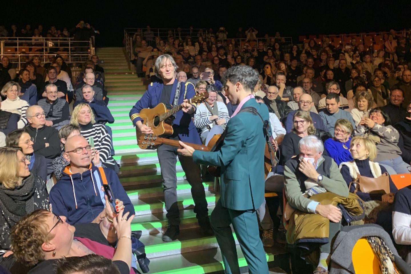 Sur scène, à Châteauroux, les Goldmen rendent hommage à Jean-Jacques… Goldman
