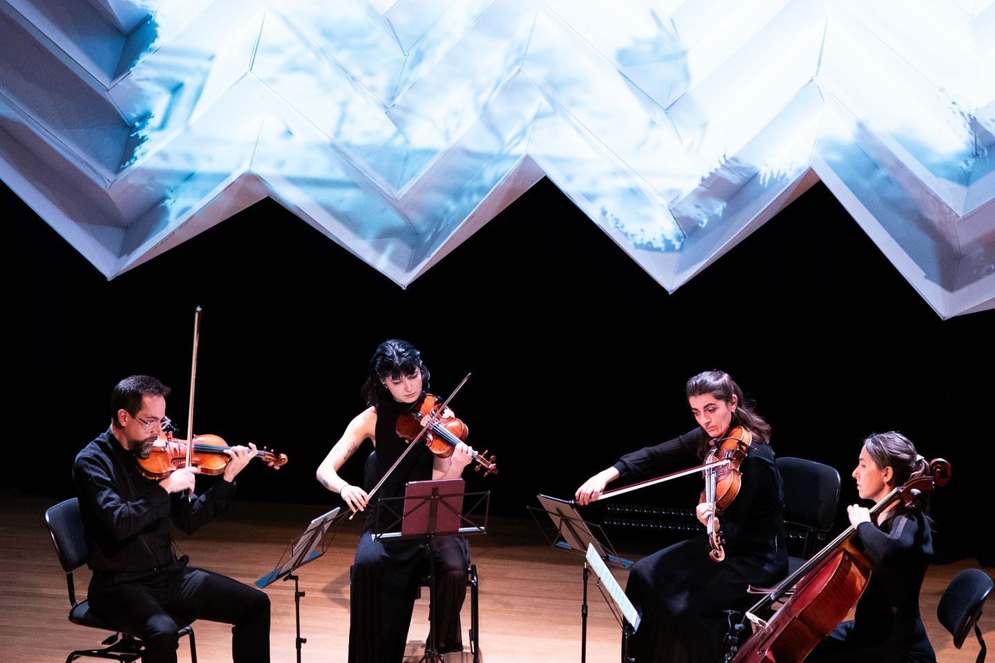 A la Philharmonie de Paris, un tour de « train fantôme » avec le quatuor Tana
