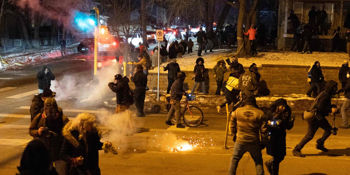 Minneapolis : les images des manifestations contre l’ICE après qu’un agent a tiré sur un Vénézuélien