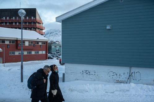 L’inscription « Free Greenland » sur le mur d’une maison, dans le centre-ville de Nuuk, le 15 janvier 2026.