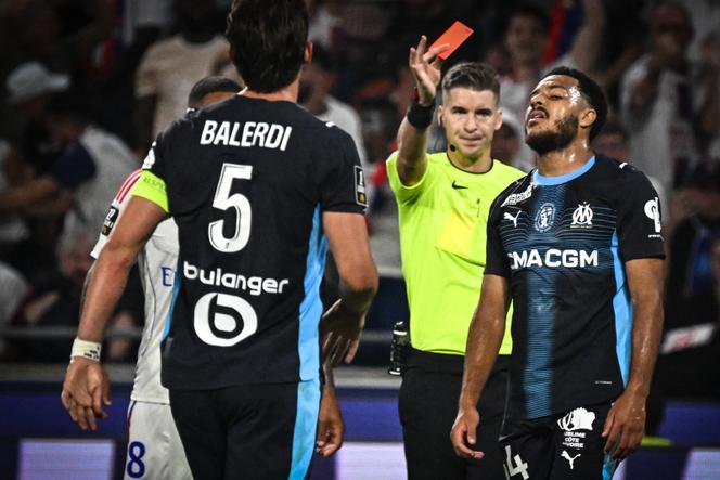 L’arbitre Benoît Bastien lors d’un match entre l’Olympique de Marseille et l’Olympique lyonnais, le 31&nbsp;août 2025,&nbsp;à Décines-Charpieu (Rhône).