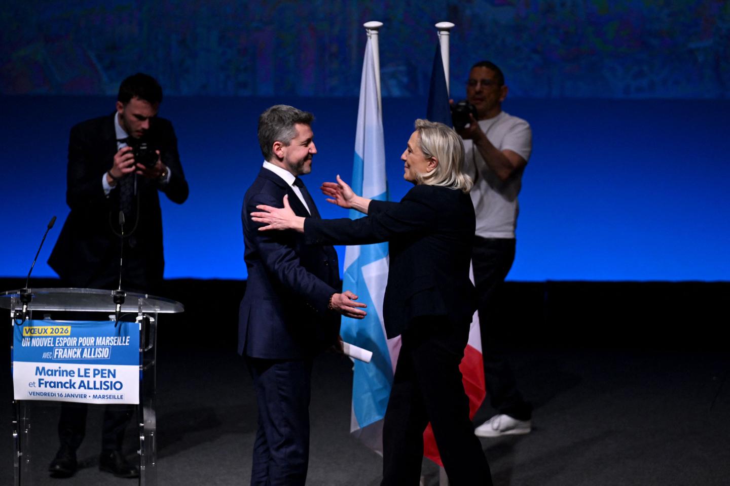 Municipales 2026 : à Marseille, Marine Le Pen s’offre un bain de ferveur militante et pousse le candidat RN