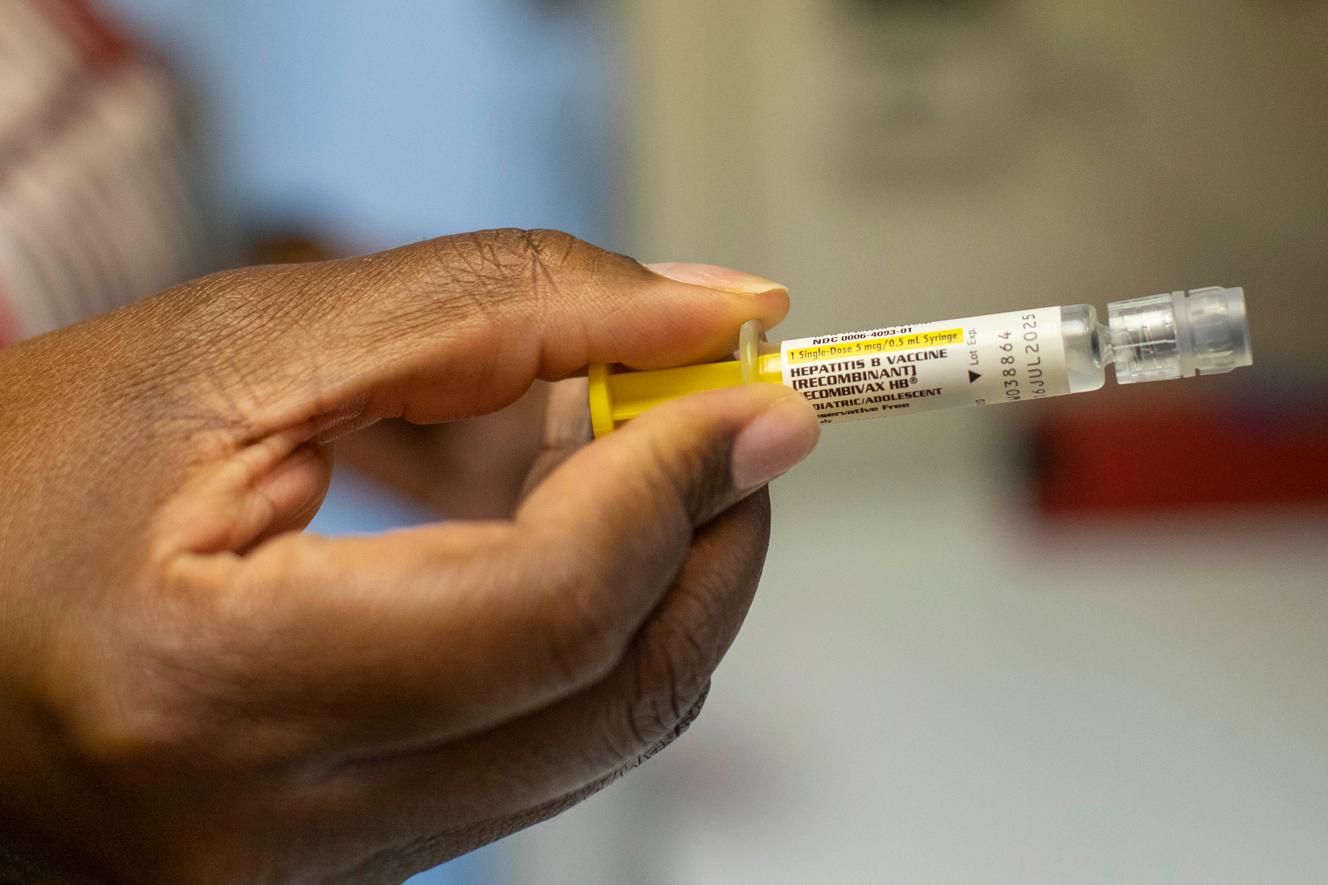 Vaccin contre l’hépatite B : un essai clinique arrêté en Guinée-Bissau après avoir provoqué l’indignation des scientifiques
