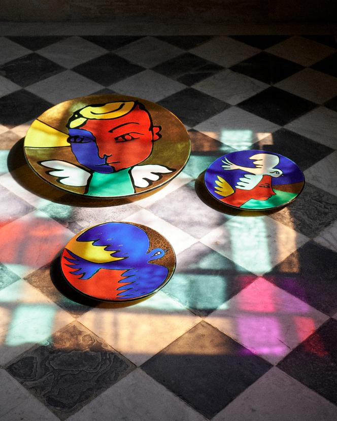 Des éléments de la collection Longue vie, Longwy par les Emaux de Longwy et Jean-Charles de Castelbajac, le 19 juin 2025.