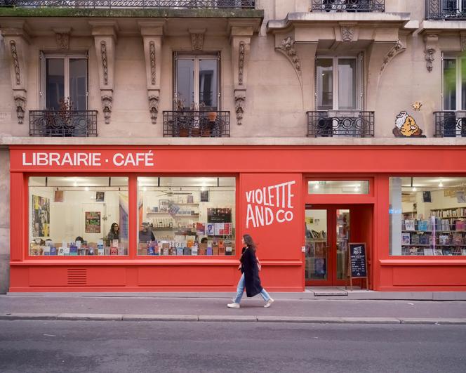 Devant la ibrairie Violette and Co, à Paris, le 9 février 2024.