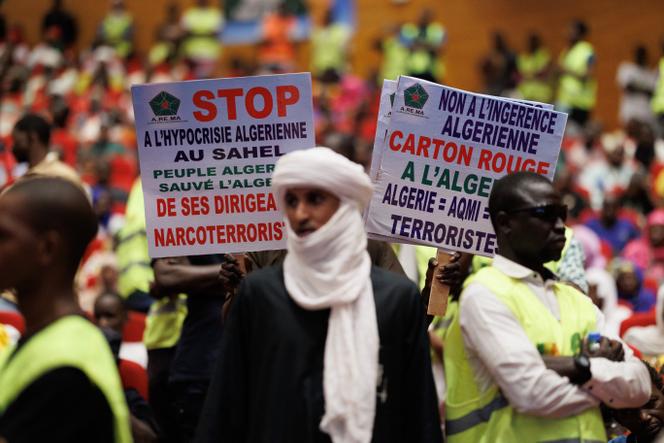 Rassemblement au Centre international de conférence de Bamako, le 12 avril 2025, pour protester contre la destruction d’un drone malien par l’armée algérienne.
