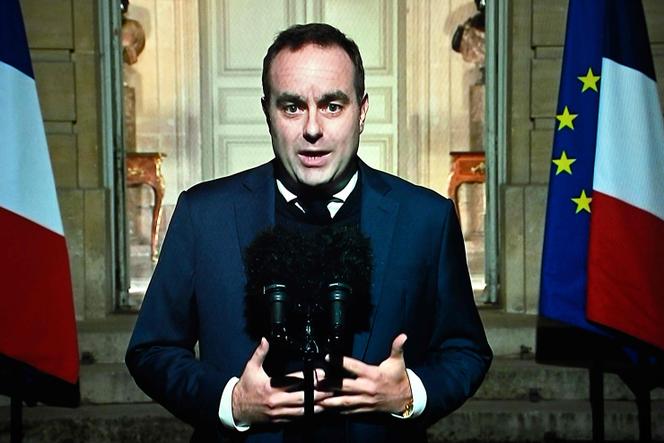 Le premier ministre français, Sébastien Lecornu, lors de son allocution depuis la cour de Matignon, à Paris, le 16&nbsp;janvier 2026. 