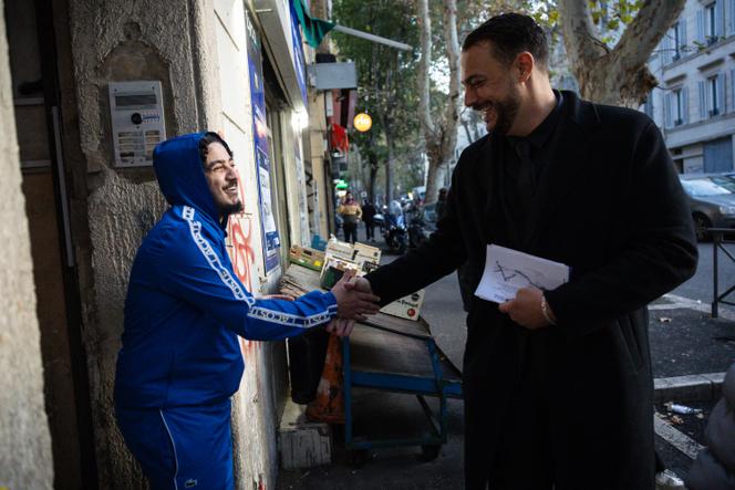 Sébastien Delogu, candidat La France insoumise, en campagne à Marseille, le 19 novembre 2025.