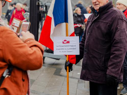 Pancarte en français, lors de la manifestation en soutien au peuple groenlandais à Copenhague, le 17 janvier 2026.