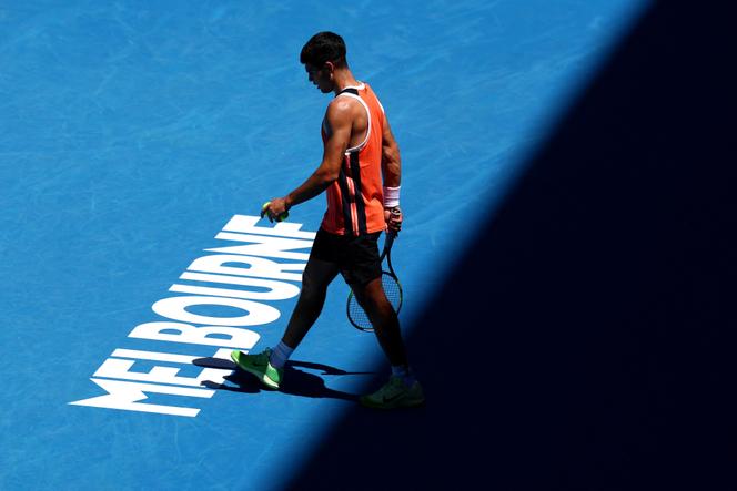 Le tennisman espagnol Carlos Alcaraz, lors d’une session d’entraînement à Melbourne Park, avant le lancement de l’Open d’Australie, le 17 janvier 2026. 