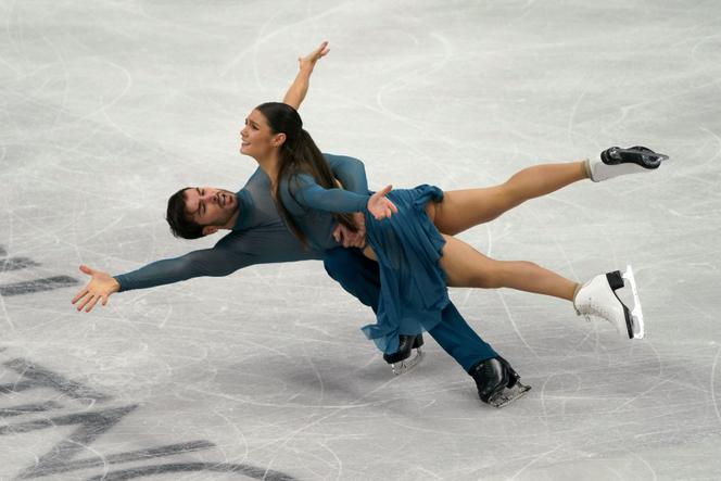 Laurence Fournier Beaudry et Guillaume Cizeron lors du programme libre des championnats d’Europe de danse sur glace, à Sheffield (Royaume-Uni), le 17 janvier 2025.