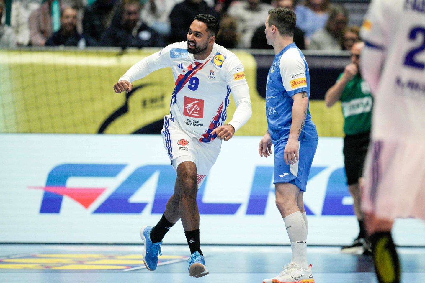 Euro de handball : l’équipe de France domine l’Ukraine et se qualifie pour le tour principal