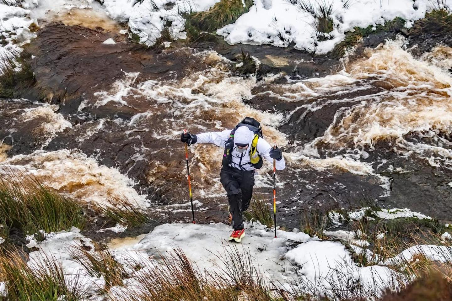 « Neige, vent, pluie, glace et boue pendant quatre jours » : comment le Français Sébastien Raichon a dompté l’éprouvante Spine Race et ses « conditions apocalyptiques »