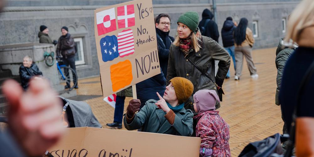 Lors de la manifestation en soutien au peuple groenlandais à Copenhague, le 17 janvier 2026. - ANDERS HOLST POUR « LE MONDE »