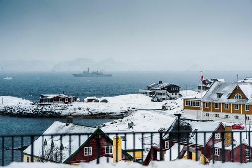 Le patrouilleur HDMS « Vaedderen » de la marine danoise appareille au large de Nuuk, au Groenland, le 18 janvier 2026.