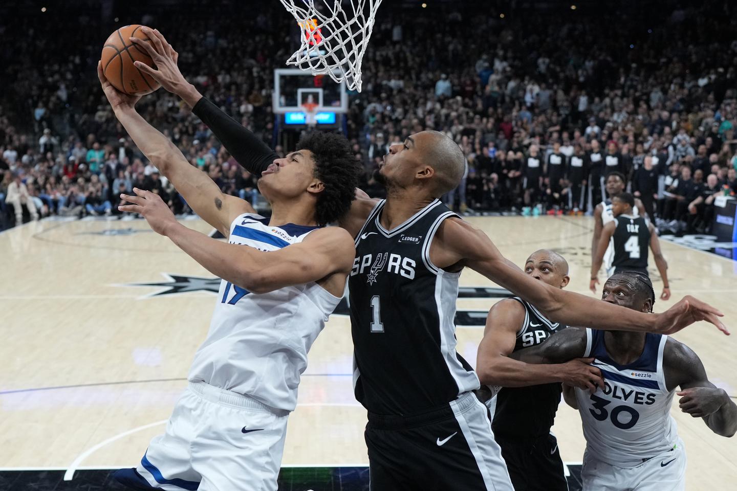 Wembanyama signe 39 points, les Spurs résistent aux Timberwolves et aux 55 points d’Edwards