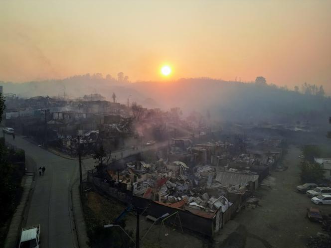 Chile declares emergency as wildfires displace 20,000 residents from their houses.