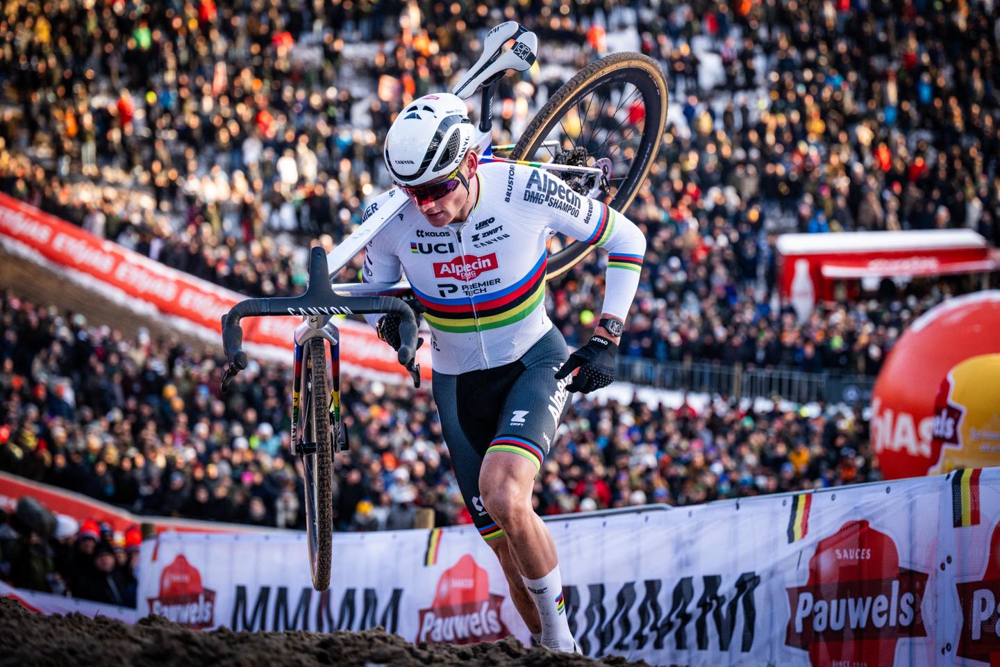 Mathieu Van der Poel, en cavalier seul sur la Costa Blanca, éparpille encore la concurrence en cyclo-cross
