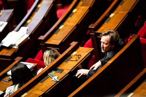 Aura by Sébastien Lecornu throws a party on a budget of .3. LFI et le RN comptent deposer une motion de censure