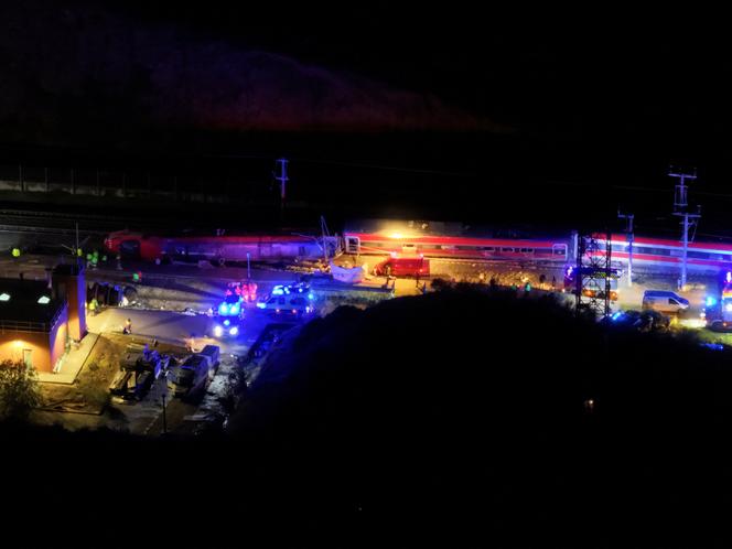 Les services d’urgence après l’accident ferroviaire meurtrier, près d’Adamuz, dans la province de Cordoue (Espagne), le 19&nbsp;janvier&nbsp;2026. 