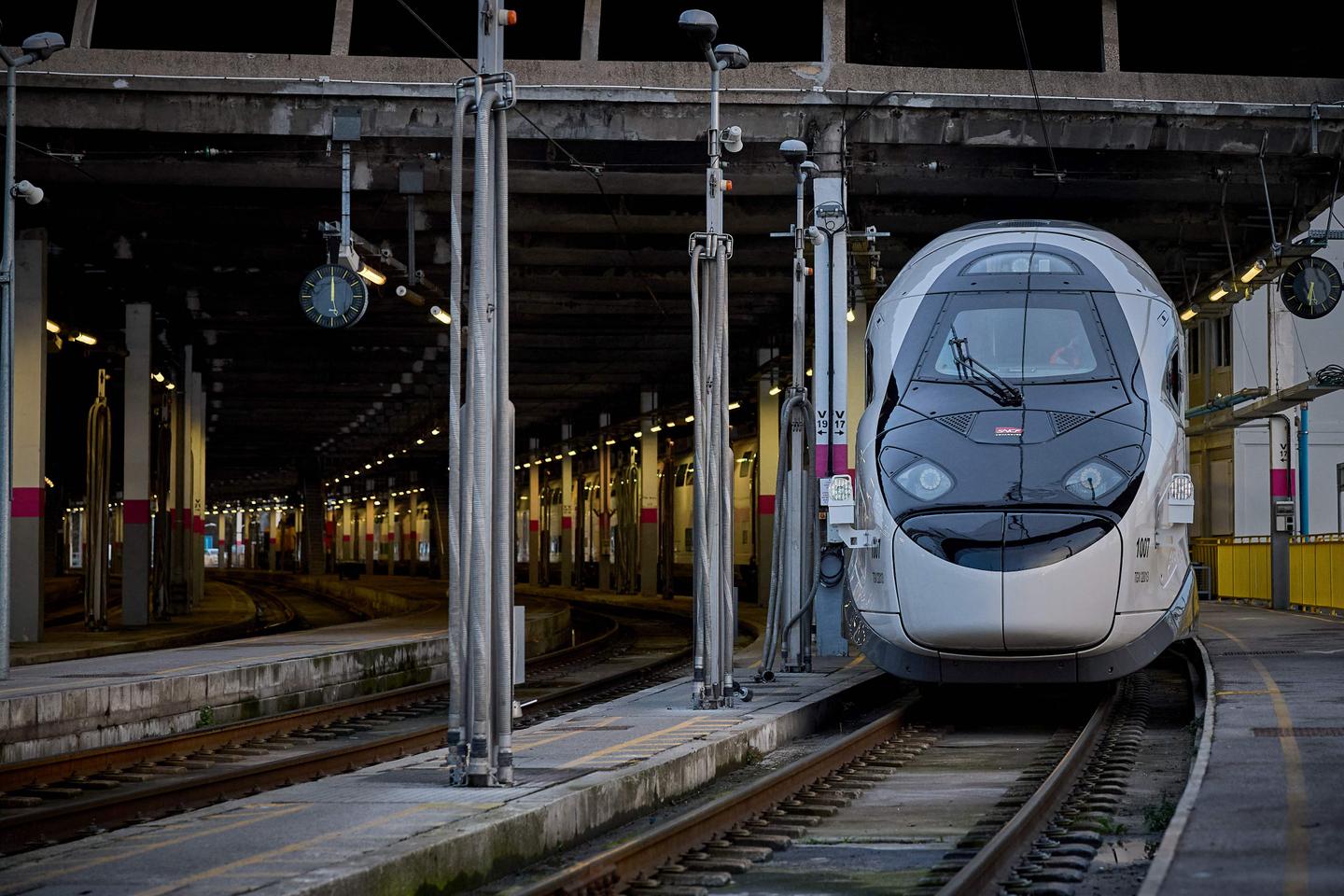 Des « espaces no kids » à la SNCF : polémique autour d’Optimum plus, la nouvelle classe premium des TGV Paris-Lyon qui promet « calme » et « confort » en excluant les enfants