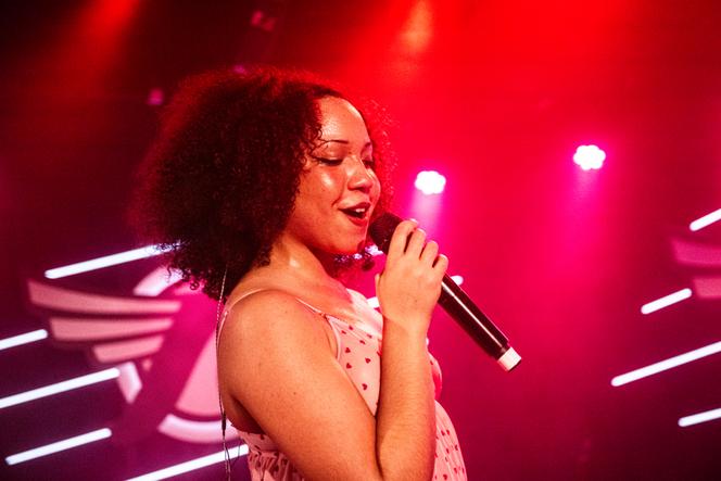 La Franco-Suisse Yoa, sur l’une des scènes de l’Oosterpoort, à Groningue (Pays-Bas), le 14 janvier 2026. 