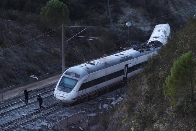 L’un des trains impliqués dans l’accident, à Adamuz, près de Cordoue (Espagne), le 19 janvier 2026.