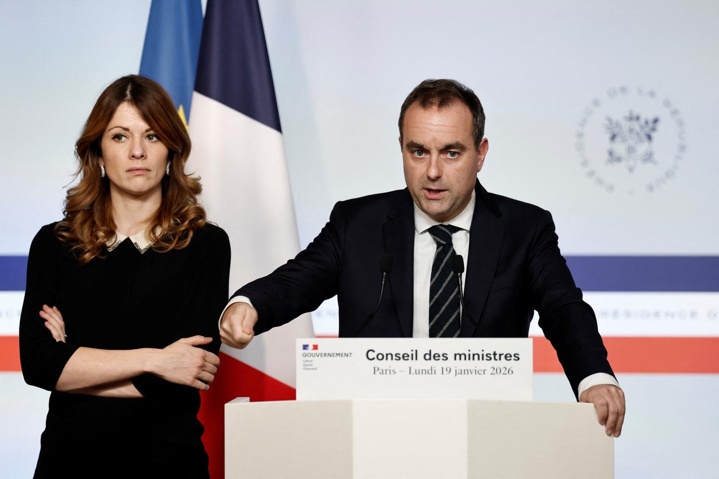 French PM breaks promise to strike budget deal with Socialists