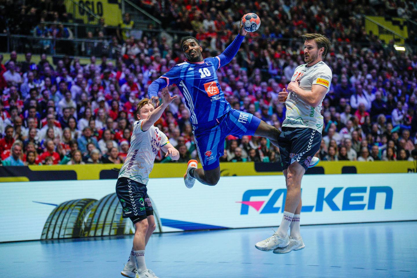 Euro de handball : victorieuse de la Norvège, la France met le cap sur le tour principal, où elle défiera le Danemark