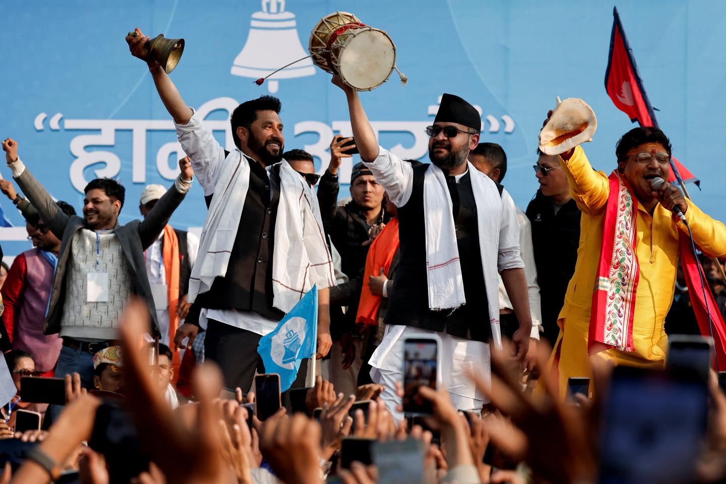 Au Népal, quatre mois après la révolte de la Gen Z, un ancien rappeur espère prendre la tête du pays