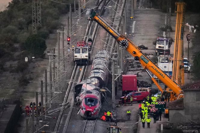 Sur le lieu de la collision entre deux trains à Adamuz (Espagne), le 20 janvier 2026.