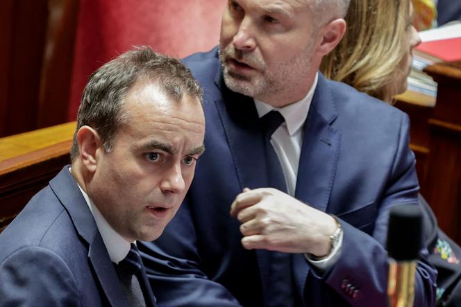 Le premier ministre Sébastien Lecornu et le ministre des relations avec le Parlement Laurent Panifous, à l’Assemblée nationale, à Paris, le 20&nbsp;janvier&nbsp;2026.