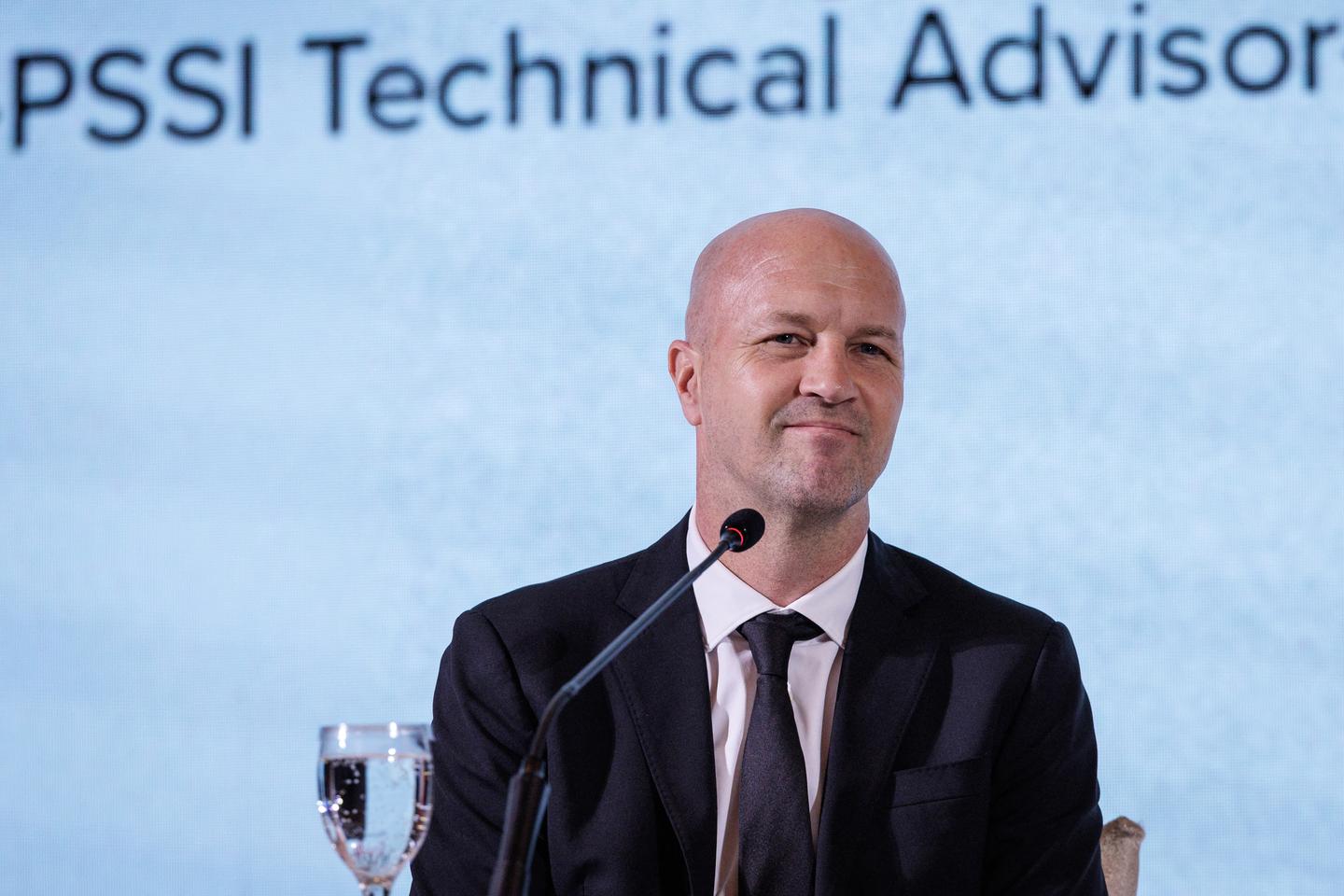 Jordi Cruyff dans les pas de son père Johan à l’Ajax Amsterdam Jordi Cruyff dans les pas de son père Johan à l’Ajax Amsterdam