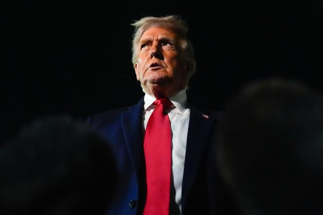 Donald Trump, à l’aéroport de Palm Beach (Floride), le 19&nbsp;janvier&nbsp;2026.