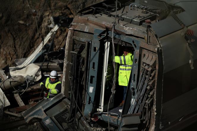Les débris d’un train impliqué dans l’accident, près d’Adamuz (Espagne), le 20 janvier 2026.