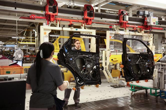 Sur une chaîne de montage du pôle Electricity de Renault, à Douai (Nord), le 5 mars 2025.